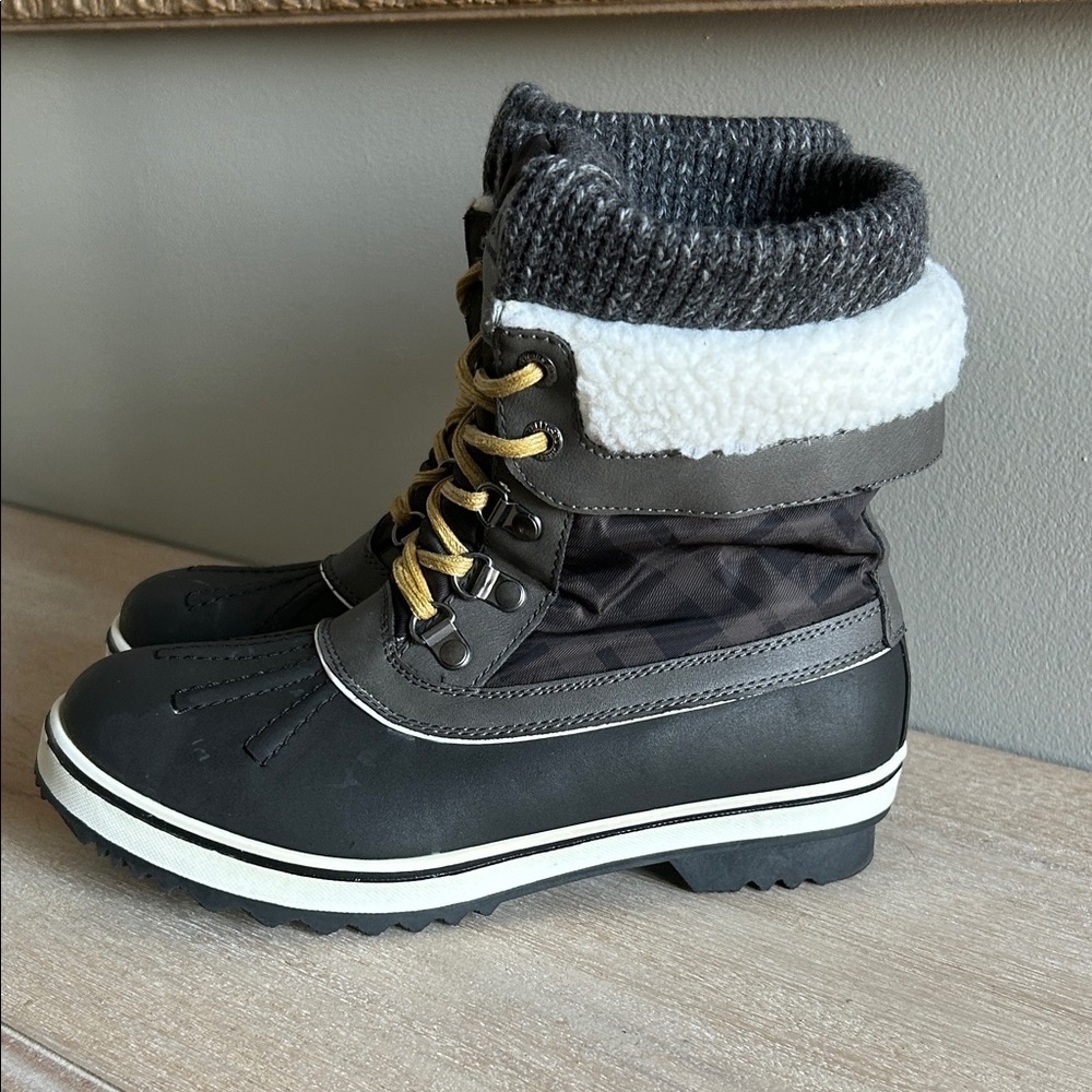 Aleader women’s gray black winter snowboots size 6.5​​​